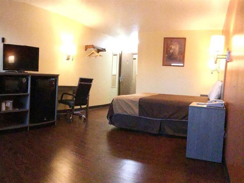 Rodeway Inn Moriarty Εξωτερικό φωτογραφία